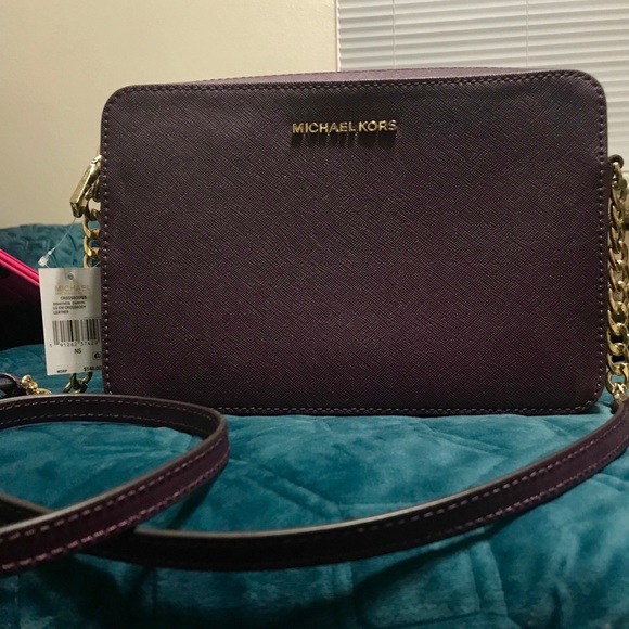 Michael Kors Handbags - Authentic Michael Kors Leather Crossbody Bag